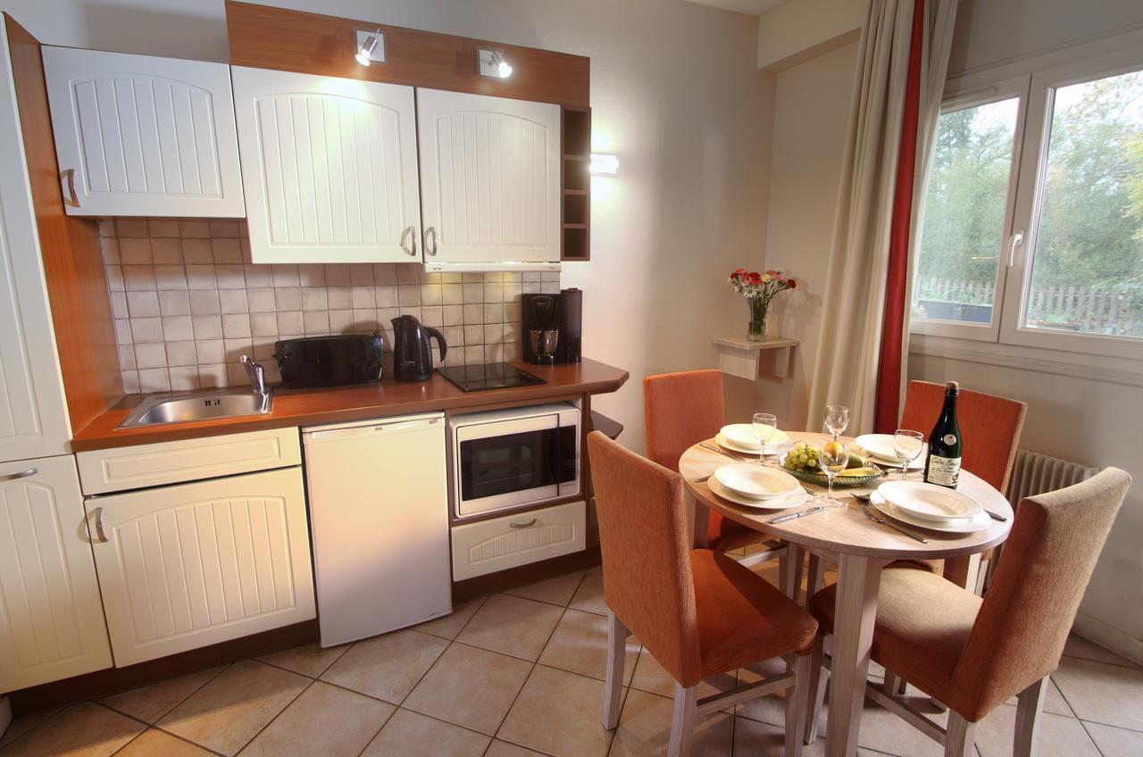 Karma Manoir Des Deux Amants Aparthotel Connelles Εξωτερικό φωτογραφία