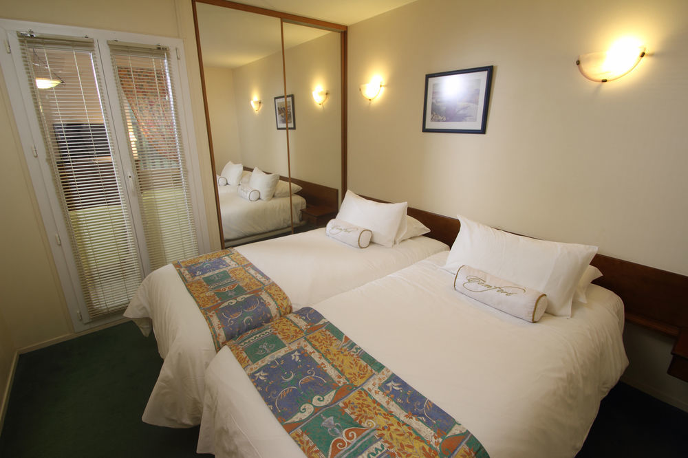 Karma Manoir Des Deux Amants Aparthotel Connelles Εξωτερικό φωτογραφία