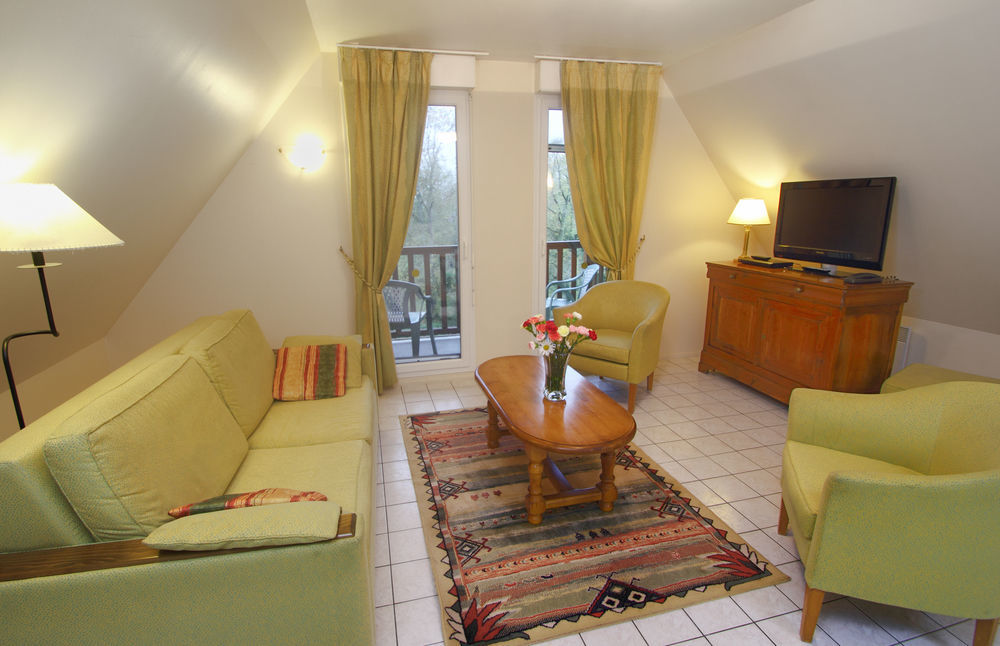 Karma Manoir Des Deux Amants Aparthotel Connelles Εξωτερικό φωτογραφία