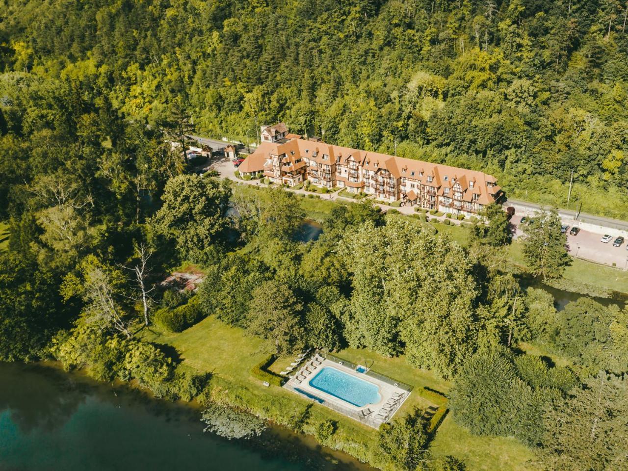 Karma Manoir Des Deux Amants Aparthotel Connelles Εξωτερικό φωτογραφία