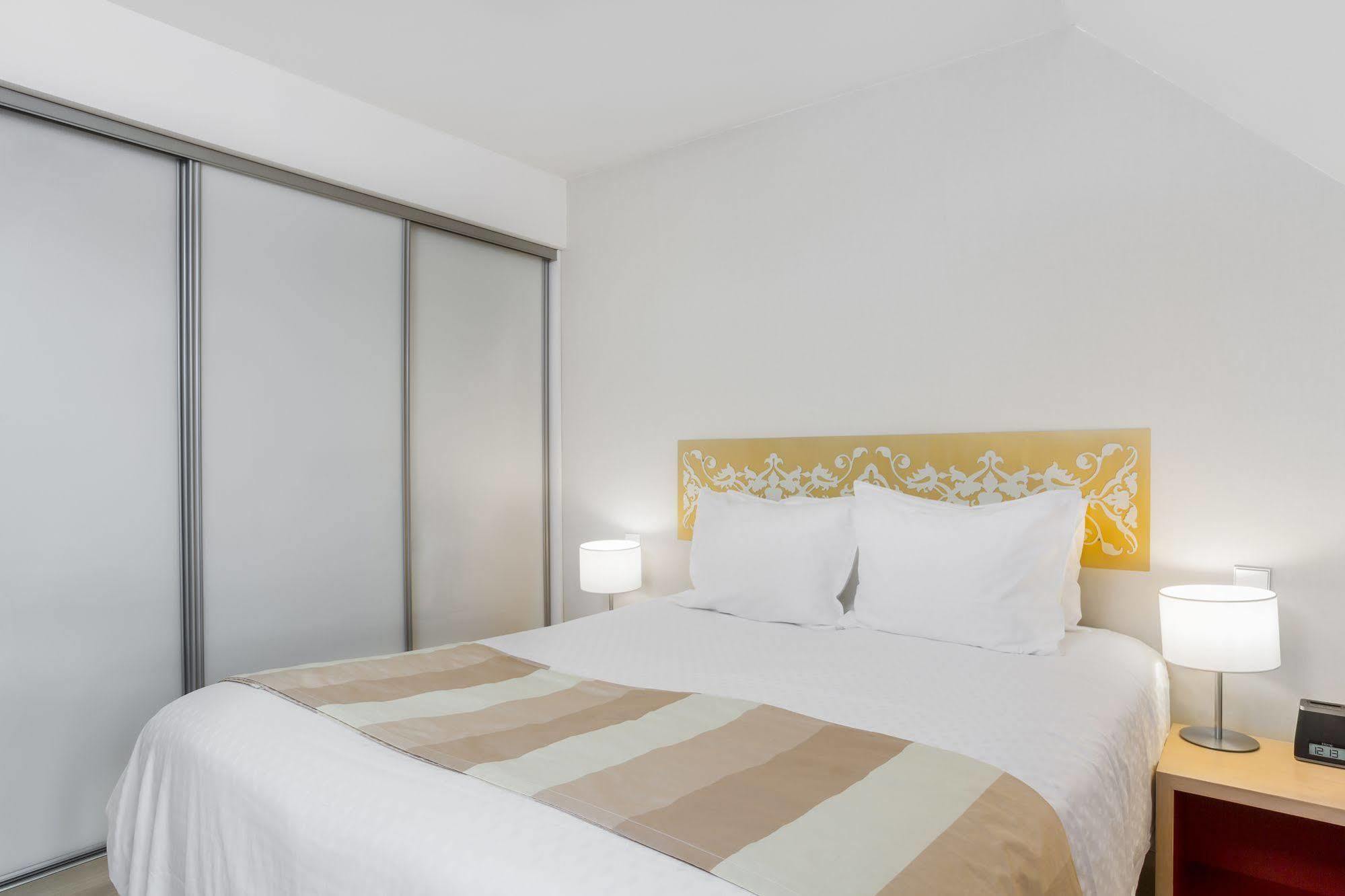 Karma Manoir Des Deux Amants Aparthotel Connelles Εξωτερικό φωτογραφία