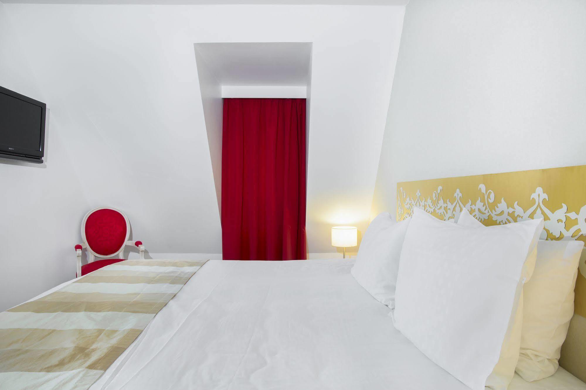 Karma Manoir Des Deux Amants Aparthotel Connelles Εξωτερικό φωτογραφία